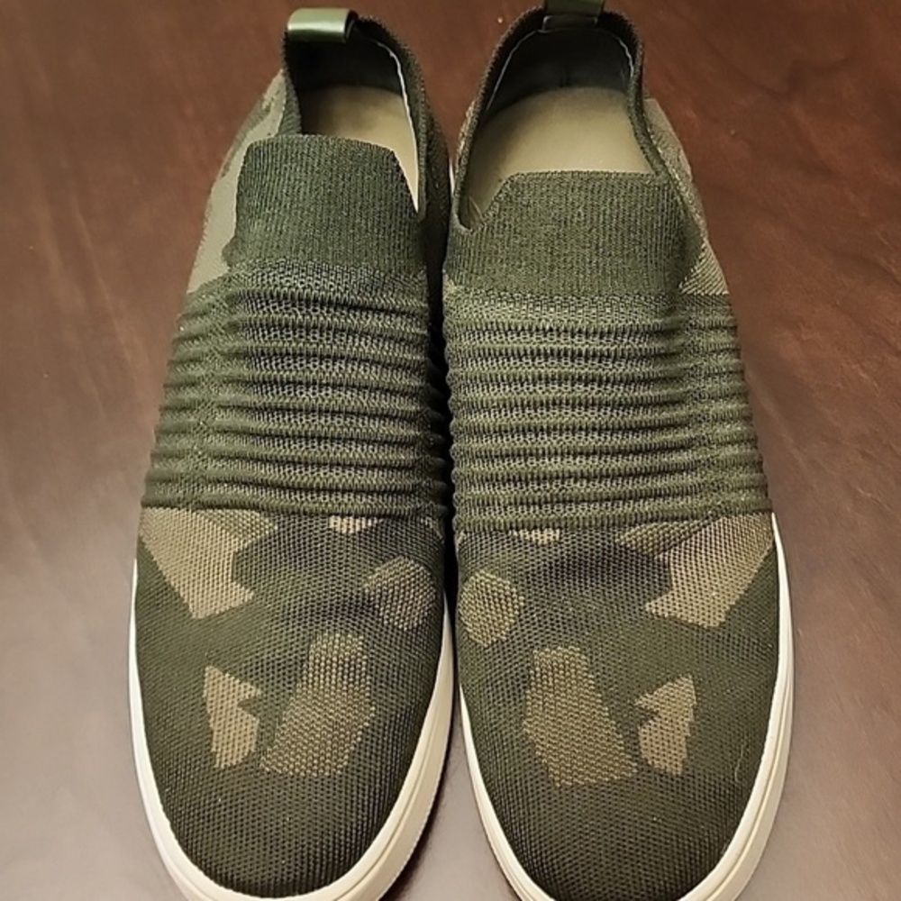 Steven Madden Gills Platform Slip-on Sneakers Green Camo sz 8.5